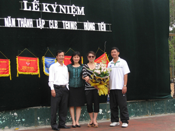 CÂU LẠC BỘ TENNIS HÙNG TIẾN