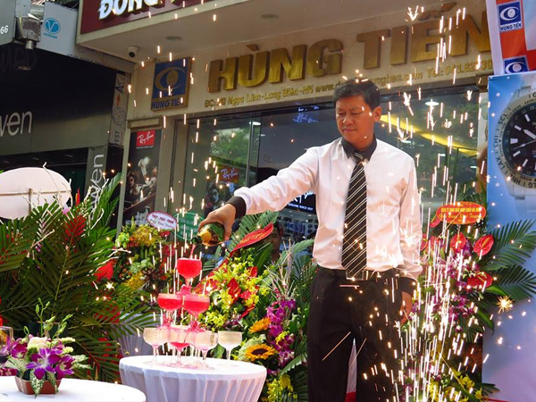 Tri ân khách hàng nhân ngày kỷ niệm 25 năm thành lập Đồng hồ Hùng Tiến