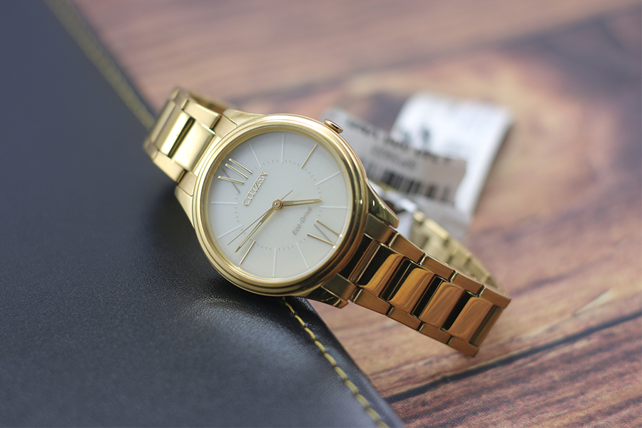 Đắm chìm trong ánh hào quang của cỗ máy thời gian Citizen Eco-Drive EM0412-52P