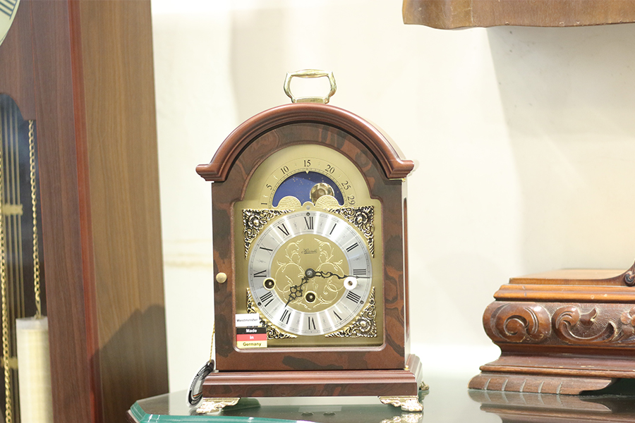 dong-ho-de-ban-hermle-23054-030340