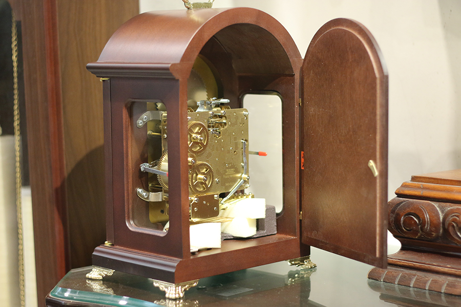 dong-ho-de-ban-hermle-23054-030340
